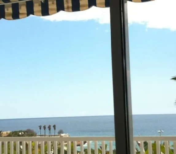 Facing The Mediterranean In The Center טראגונה